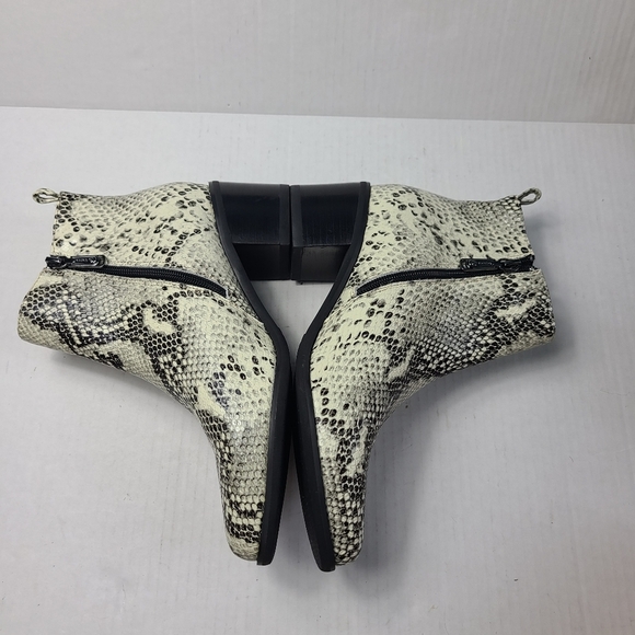 NWOT BLONDO elvina waterproof leather ankle booties - Picture 3 of 8